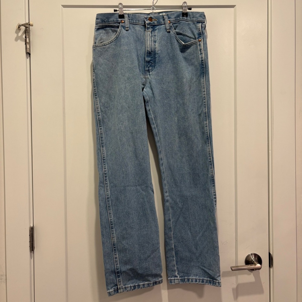 Wrangler 13MWZAW Cowboy Cut Relaxed Fit Light Wash Jeans 33x30